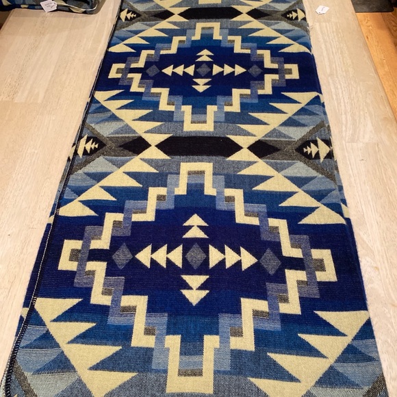 Gorgeous Alpaca soft blanket. New n… - Picture 3 of 5